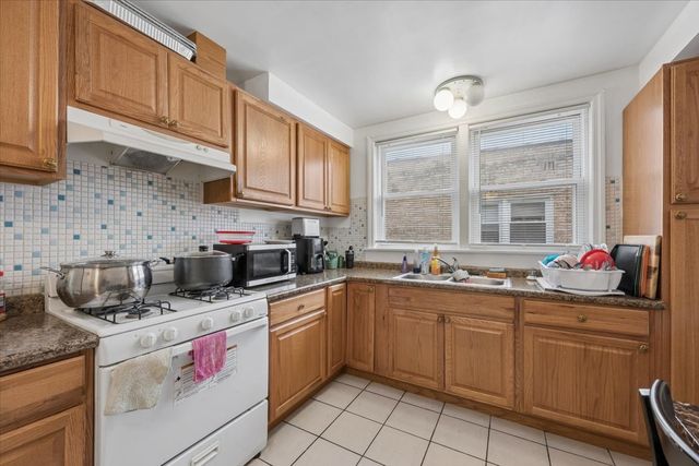 2626 W Balmoral Avenue 201, Chicago, IL 60625