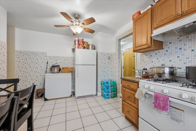 2626 W Balmoral Avenue 201, Chicago, IL 60625