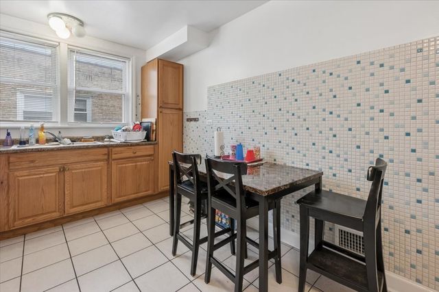2626 W Balmoral Avenue 201, Chicago, IL 60625