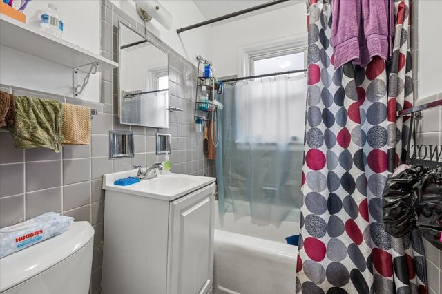 2626 W Balmoral Avenue 201, Chicago, IL 60625