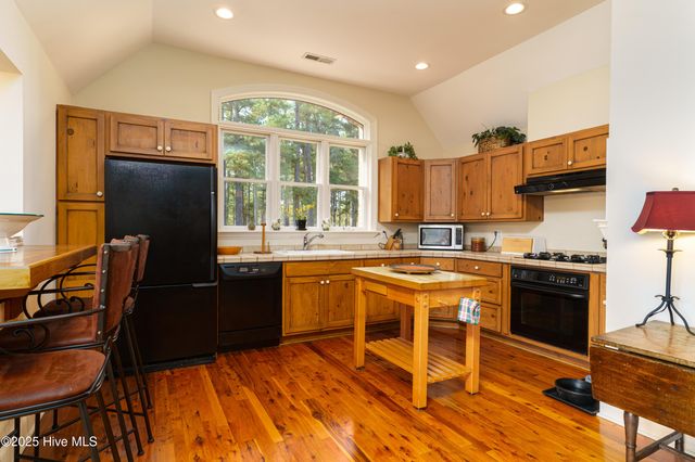 300 Good Barn Road, Vass, NC 28394