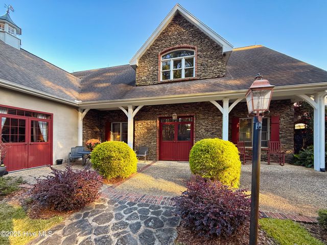 300 Good Barn Road, Vass, NC 28394