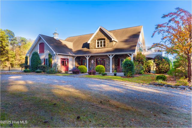 300 Good Barn Road, Vass, NC 28394