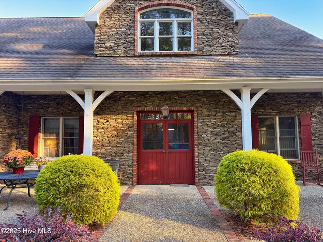 300 Good Barn Road, Vass, NC 28394