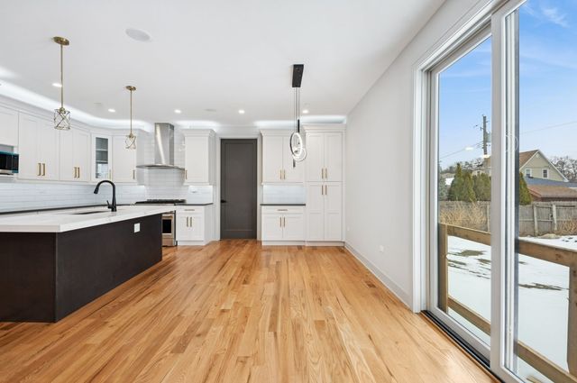 11036 Austin Avenue, Chicago Ridge, IL 60415