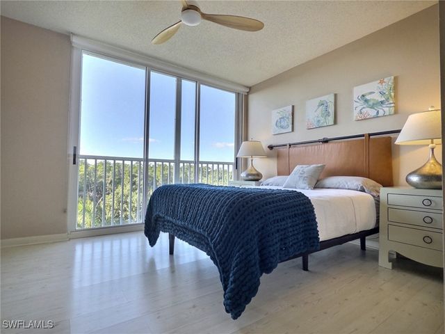 5 Bluebill AVE 305 + 405, Naples, FL 34108