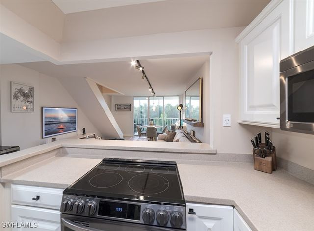 5 Bluebill AVE 305 + 405, Naples, FL 34108