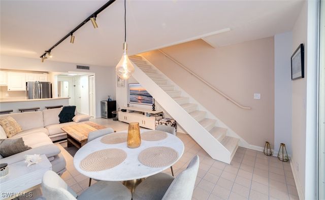 5 Bluebill AVE 305 + 405, Naples, FL 34108