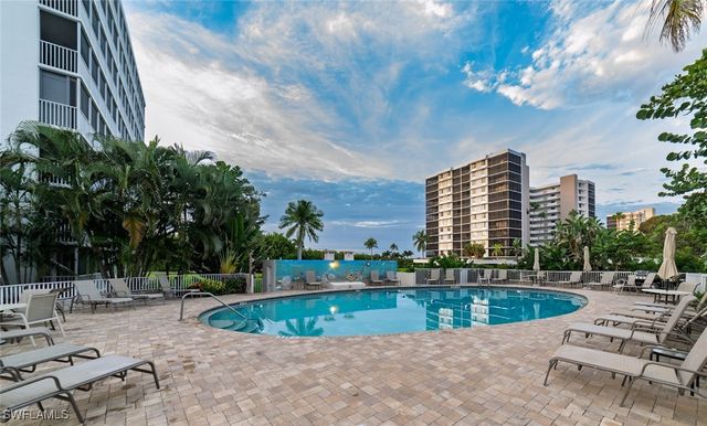 5 Bluebill AVE 305 + 405, Naples, FL 34108