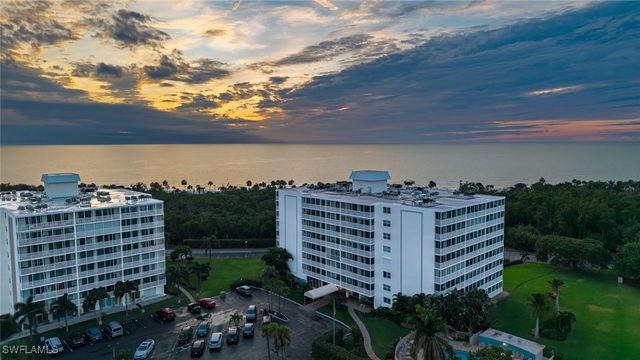 5 Bluebill AVE 305 + 405, Naples, FL 34108