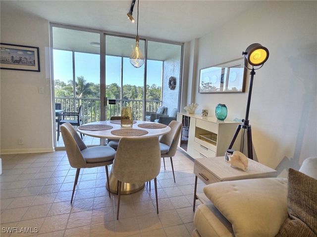 5 Bluebill AVE 305 + 405, Naples, FL 34108