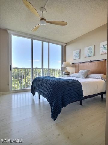 5 Bluebill AVE 305 + 405, Naples, FL 34108