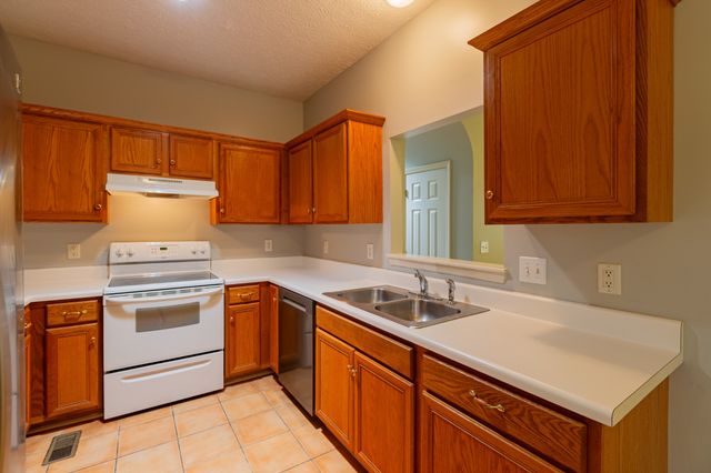 1313 Lady Ct, Nashville, TN 37214