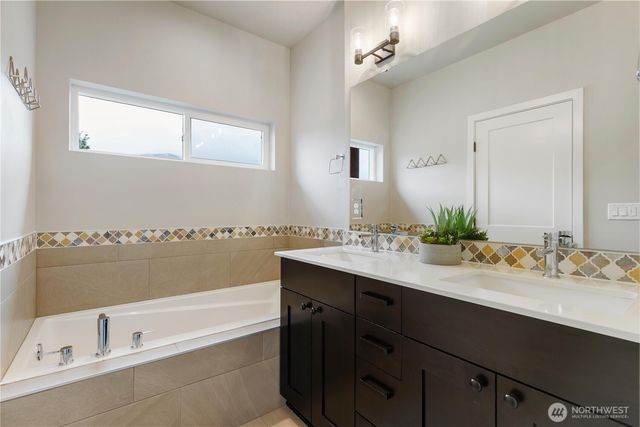 1078 Cabin Creek Lane SW, Issaquah, WA 98027