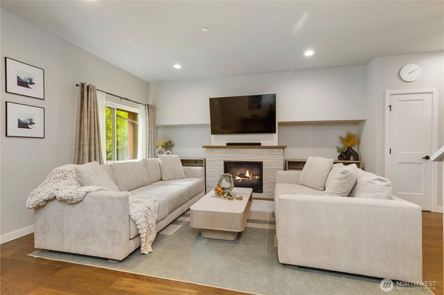 1078 Cabin Creek Lane SW, Issaquah, WA 98027