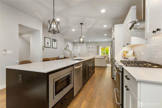 1078 Cabin Creek Lane SW, Issaquah, WA 98027