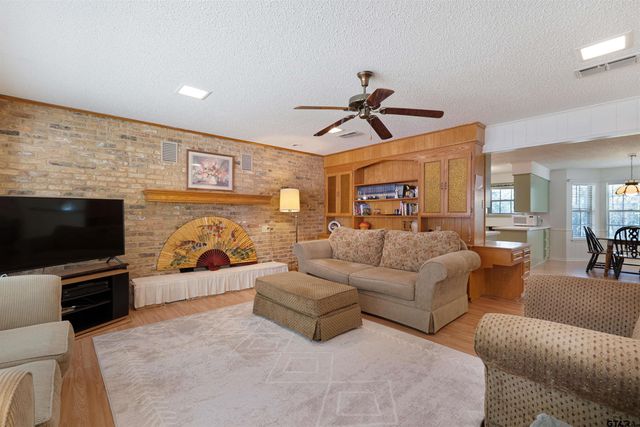 9096 Cox Rd, Flint, TX 75762