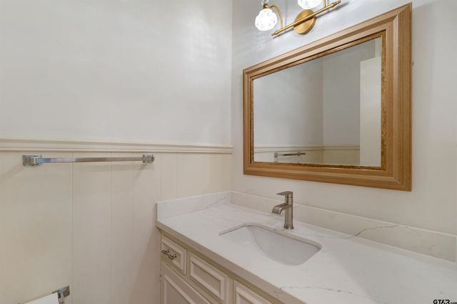 9096 Cox Rd, Flint, TX 75762