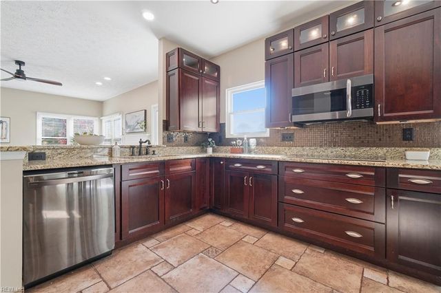 1905 Red Barn DR, Virginia Beach, VA 23453