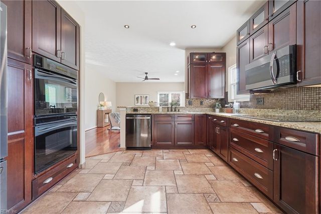 1905 Red Barn DR, Virginia Beach, VA 23453