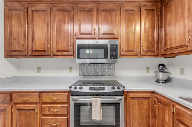 612 Cumberland Dr, Columbia, TN 38401