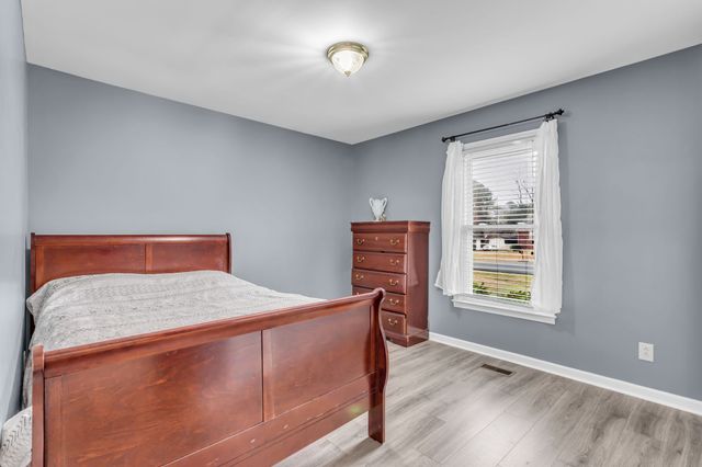 612 Cumberland Dr, Columbia, TN 38401