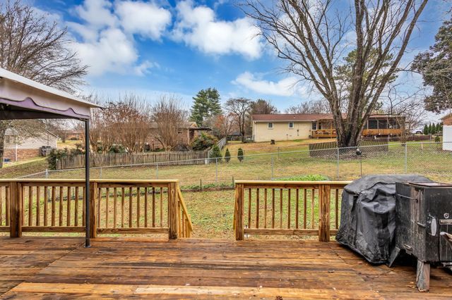 612 Cumberland Dr, Columbia, TN 38401