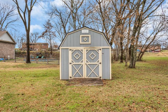 612 Cumberland Dr, Columbia, TN 38401