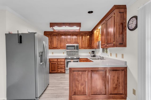 612 Cumberland Dr, Columbia, TN 38401