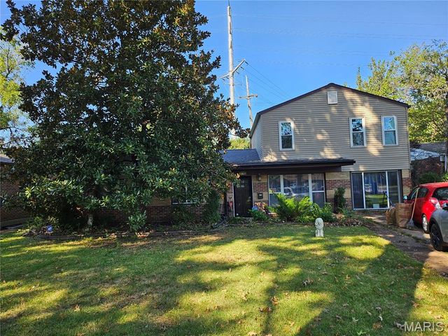 8678 Spoon Drive, University City, MO 63132
