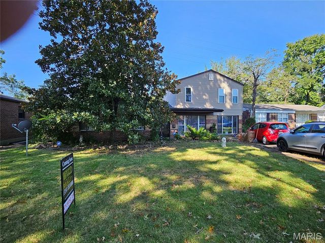 8678 Spoon Drive, University City, MO 63132