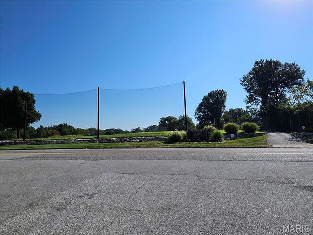 8678 Spoon Drive, University City, MO 63132