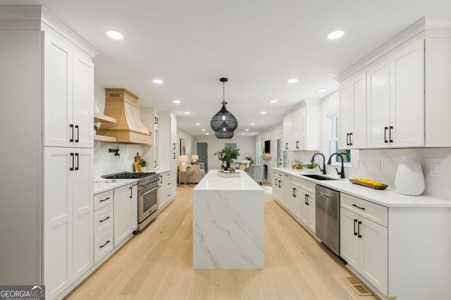 8140 Habersham Waters Road, Sandy Springs, GA 30350
