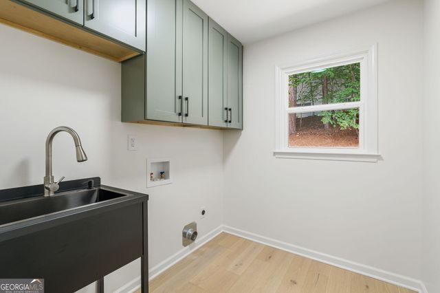 8140 Habersham Waters Road, Sandy Springs, GA 30350