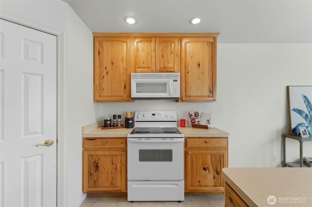 716 SE Songbird Lane, College Place, WA 99324