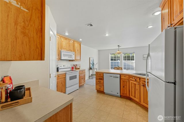 716 SE Songbird Lane, College Place, WA 99324