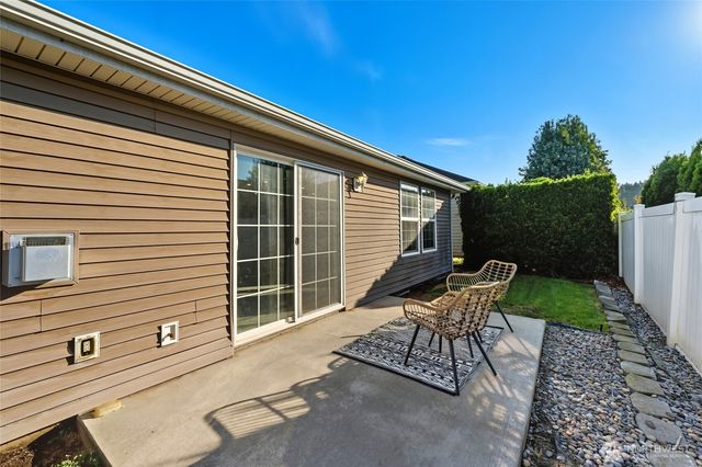 716 SE Songbird Lane, College Place, WA 99324