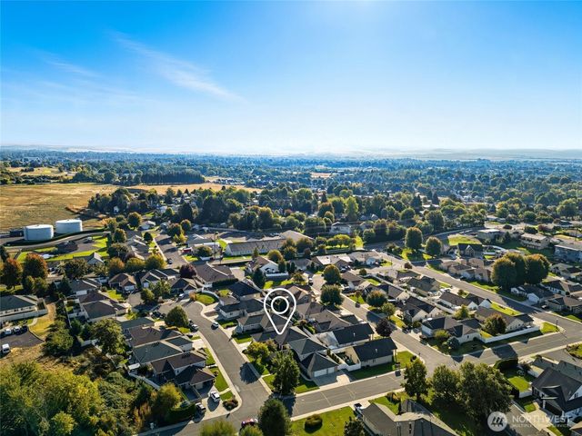 716 SE Songbird Lane, College Place, WA 99324