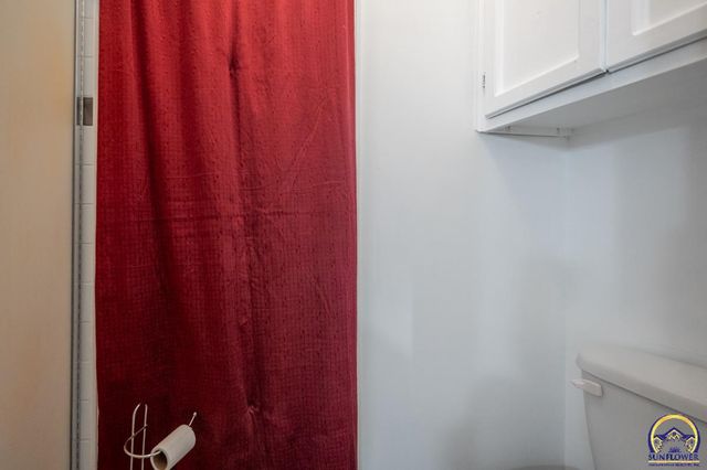 1925 SW Arrowhead RD, Topeka, KS 66604