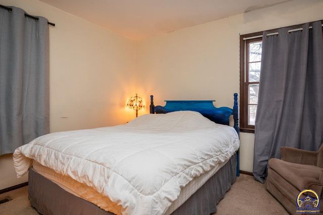 1925 SW Arrowhead RD, Topeka, KS 66604