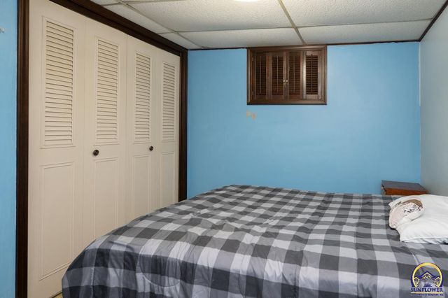 1925 SW Arrowhead RD, Topeka, KS 66604