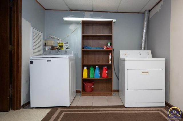 1925 SW Arrowhead RD, Topeka, KS 66604