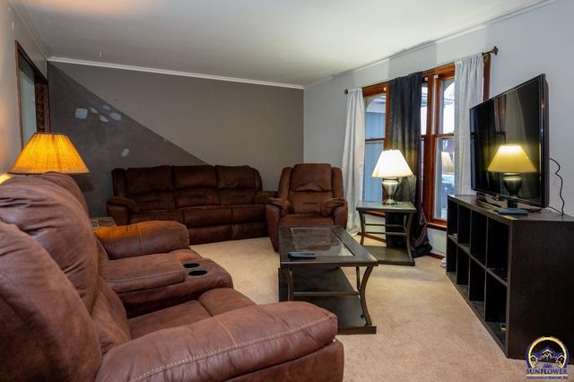 1925 SW Arrowhead RD, Topeka, KS 66604