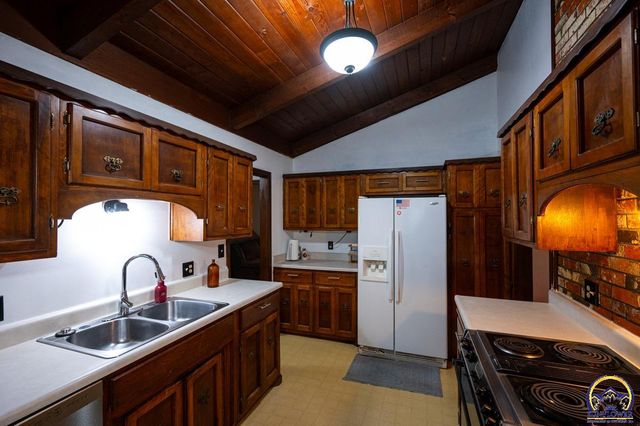 1925 SW Arrowhead RD, Topeka, KS 66604