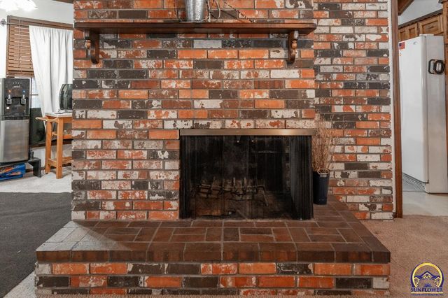 1925 SW Arrowhead RD, Topeka, KS 66604