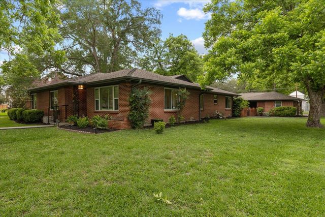 607 Short ST, Smithville, TX 78957