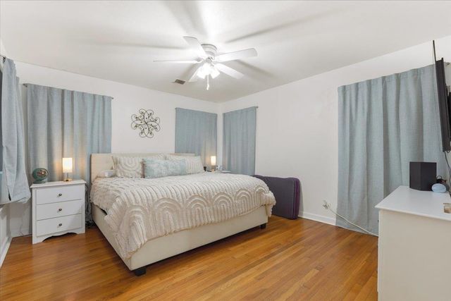 607 Short ST, Smithville, TX 78957
