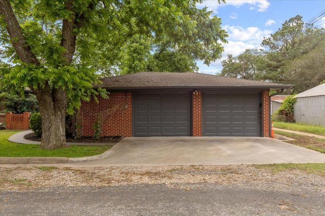 607 Short ST, Smithville, TX 78957