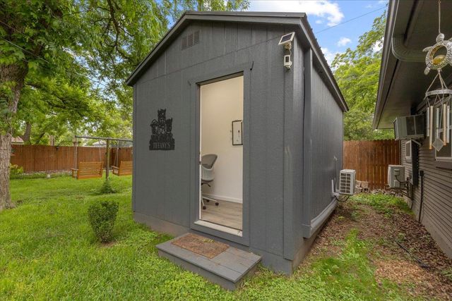 607 Short ST, Smithville, TX 78957