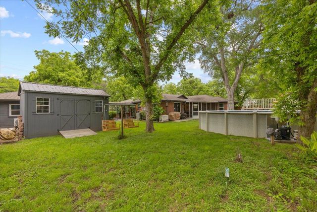 607 Short ST, Smithville, TX 78957